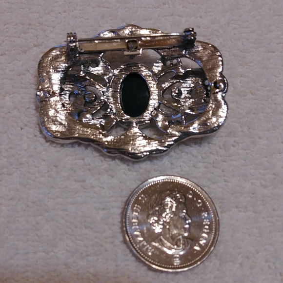 Vintage Brooch. Black stone. Wide. 2 inch. Silver tone. Rhinestones. - Picture 2 of 3
